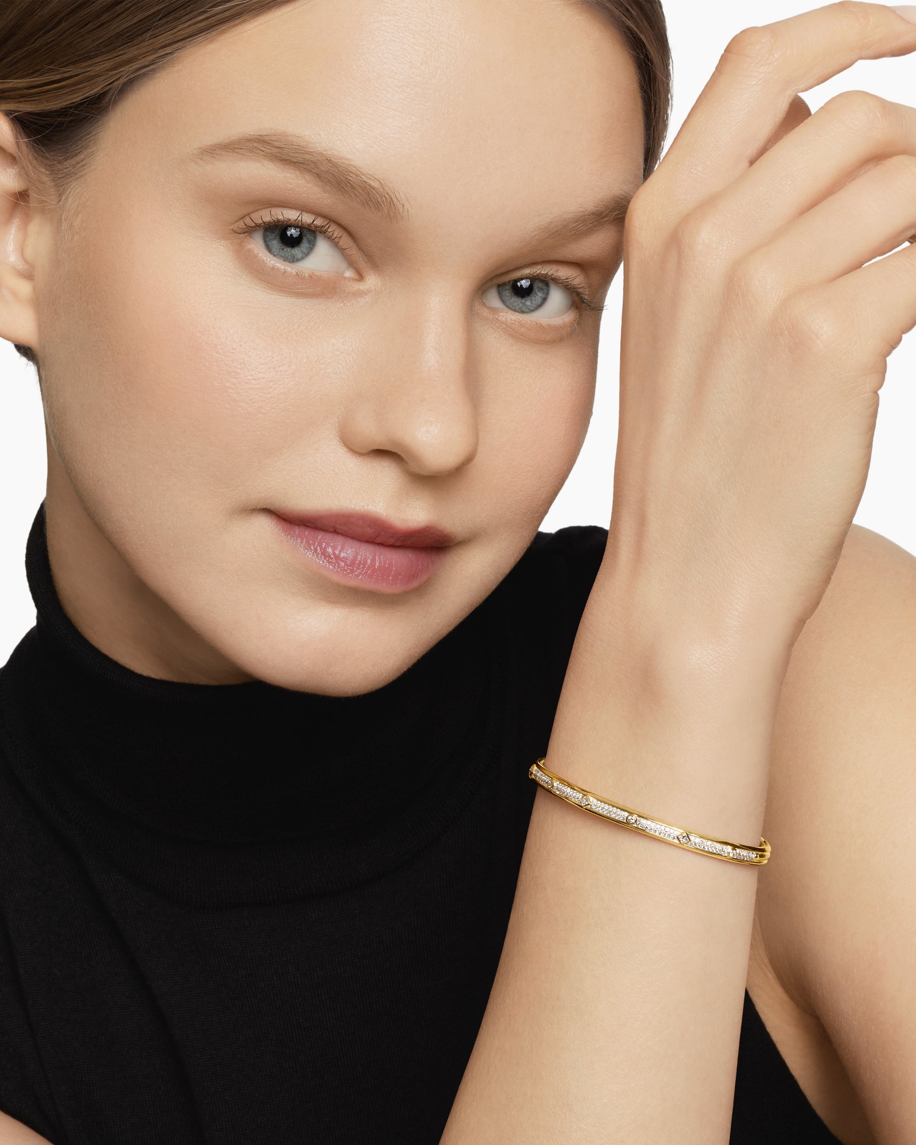 Modern Renaissance Bangle Bracelet in 18K Yellow Gold with Full Pavé Diamonds, 4.5mm - Image 7