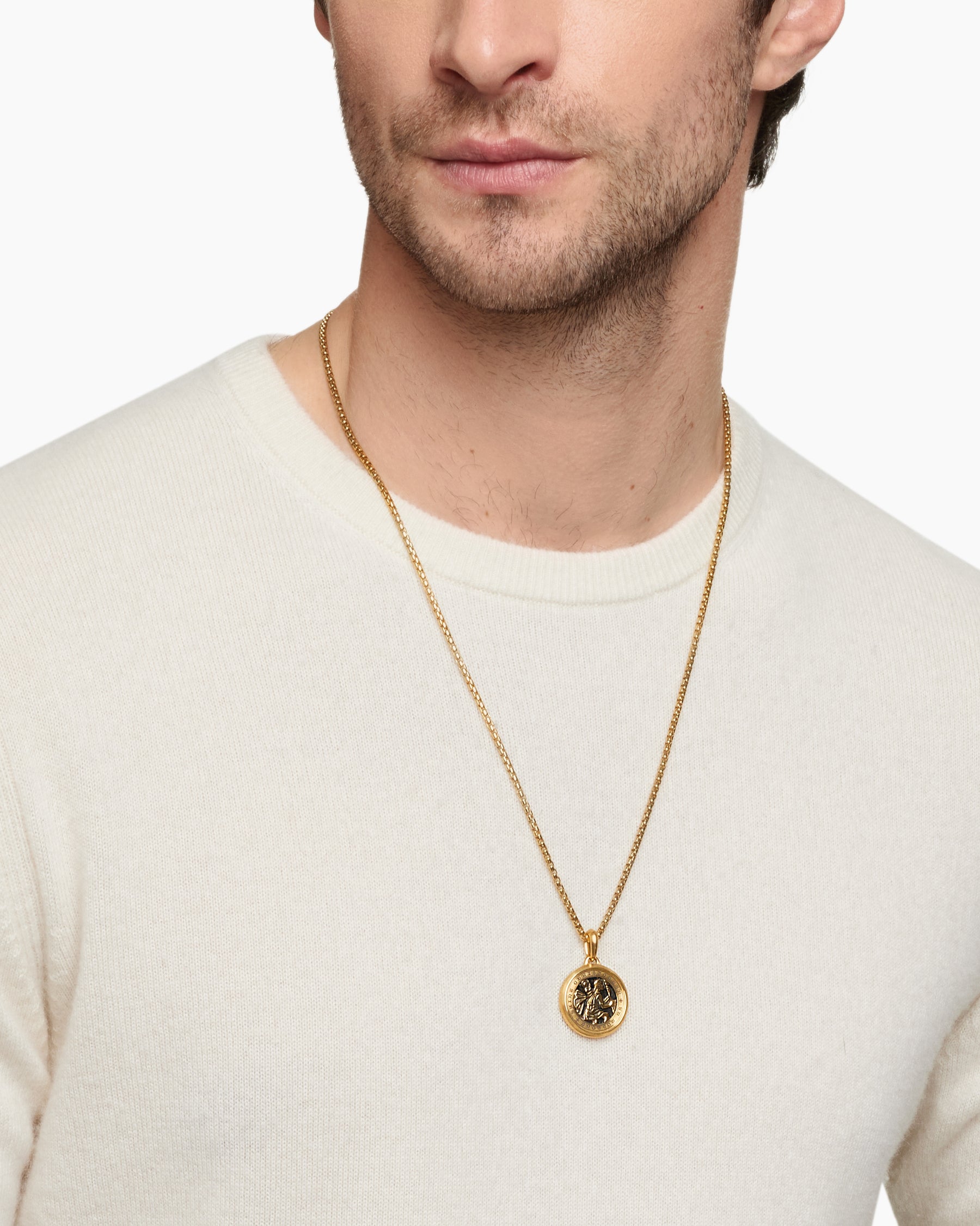 Alternative view of St. Christopher Amulet in 18K Yellow Gold, 26.5mm