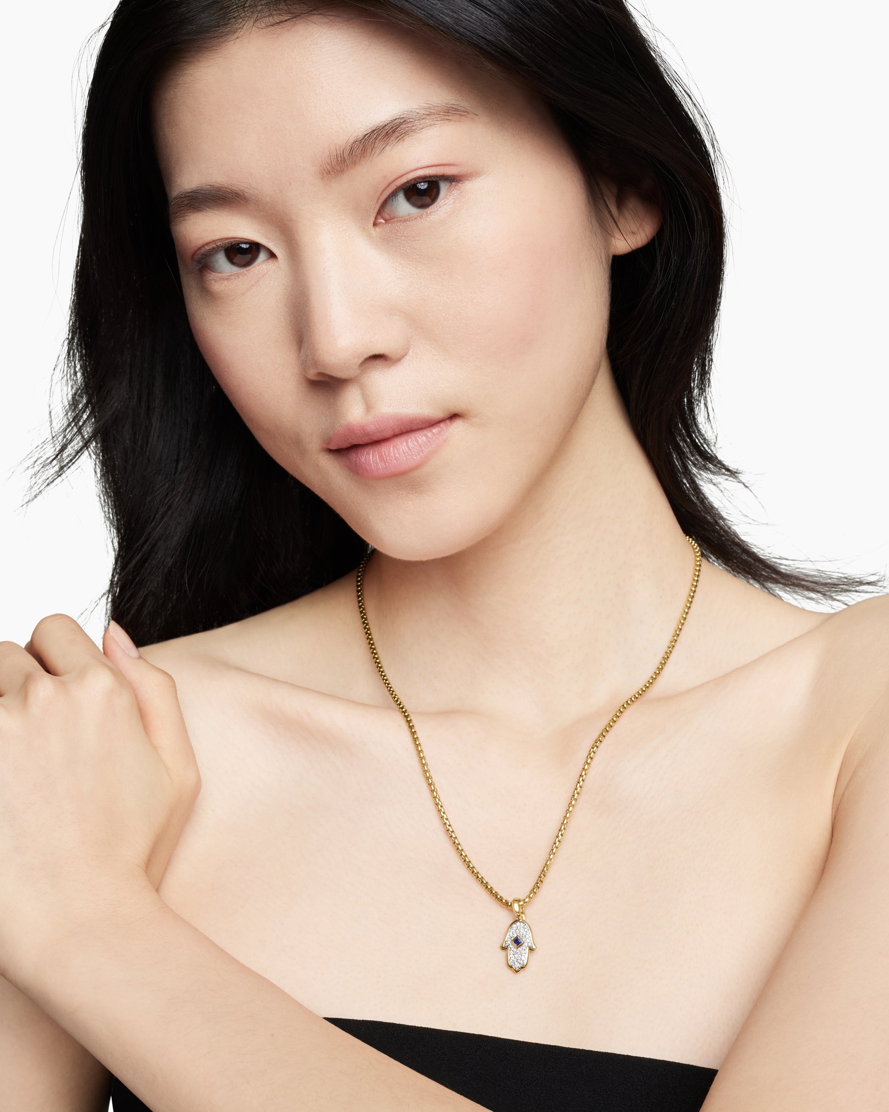 Hamsa Amulet in 18K Yellow Gold with Pavé Diamonds and Blue Sapphire, 24.6mm - Image 7