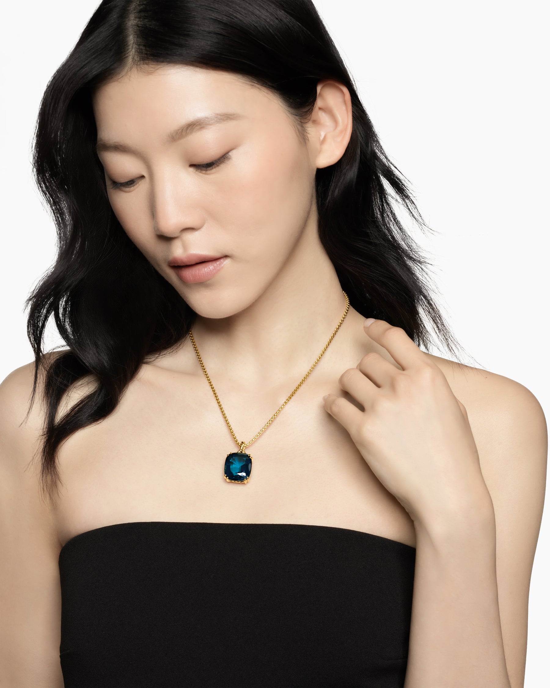 Marbella Pendant in 18K Yellow Gold with Hampton Blue Topaz, 22mm - Image 2