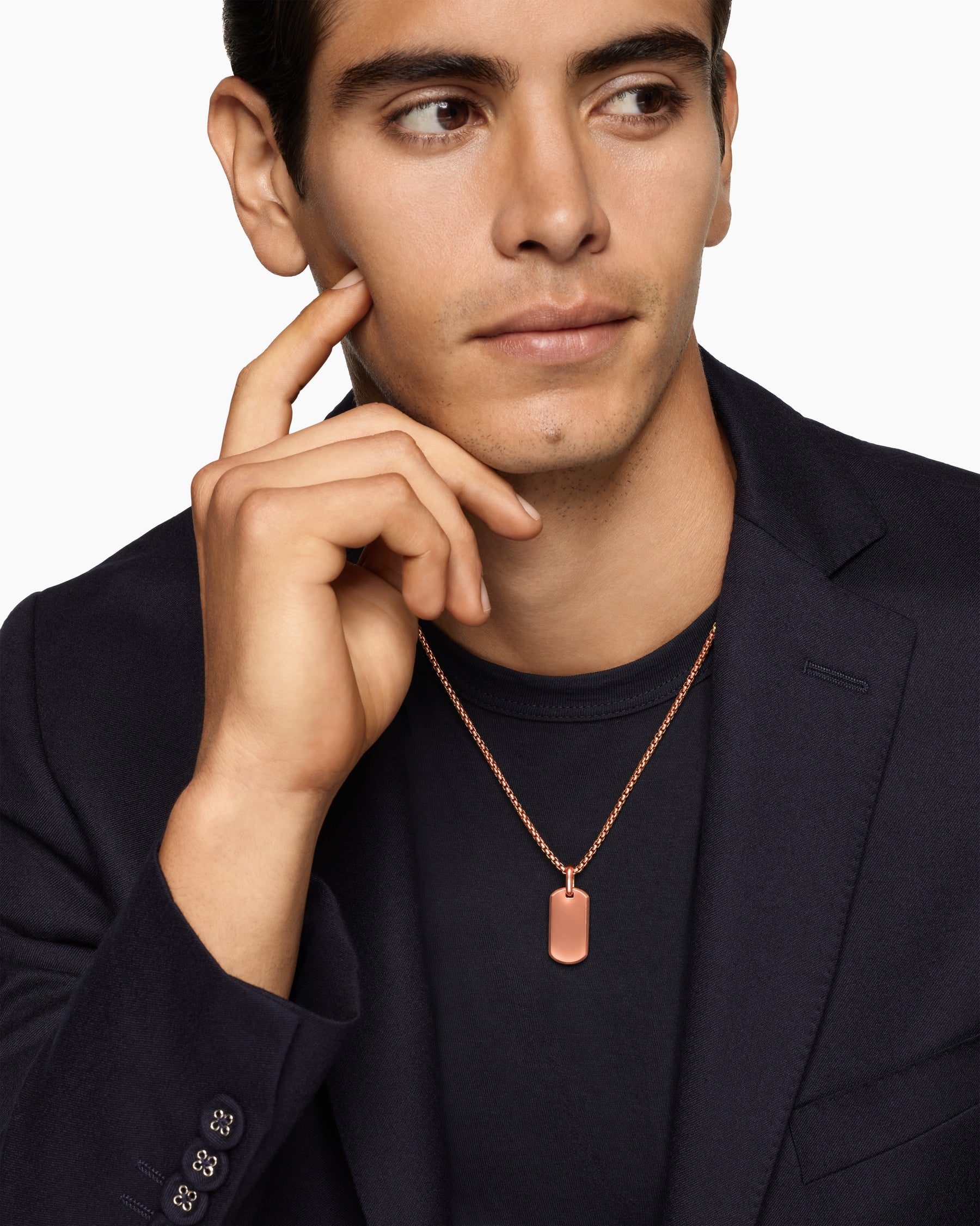 Alternative view of Chevron Tag in 18K Rose Gold, 27mm