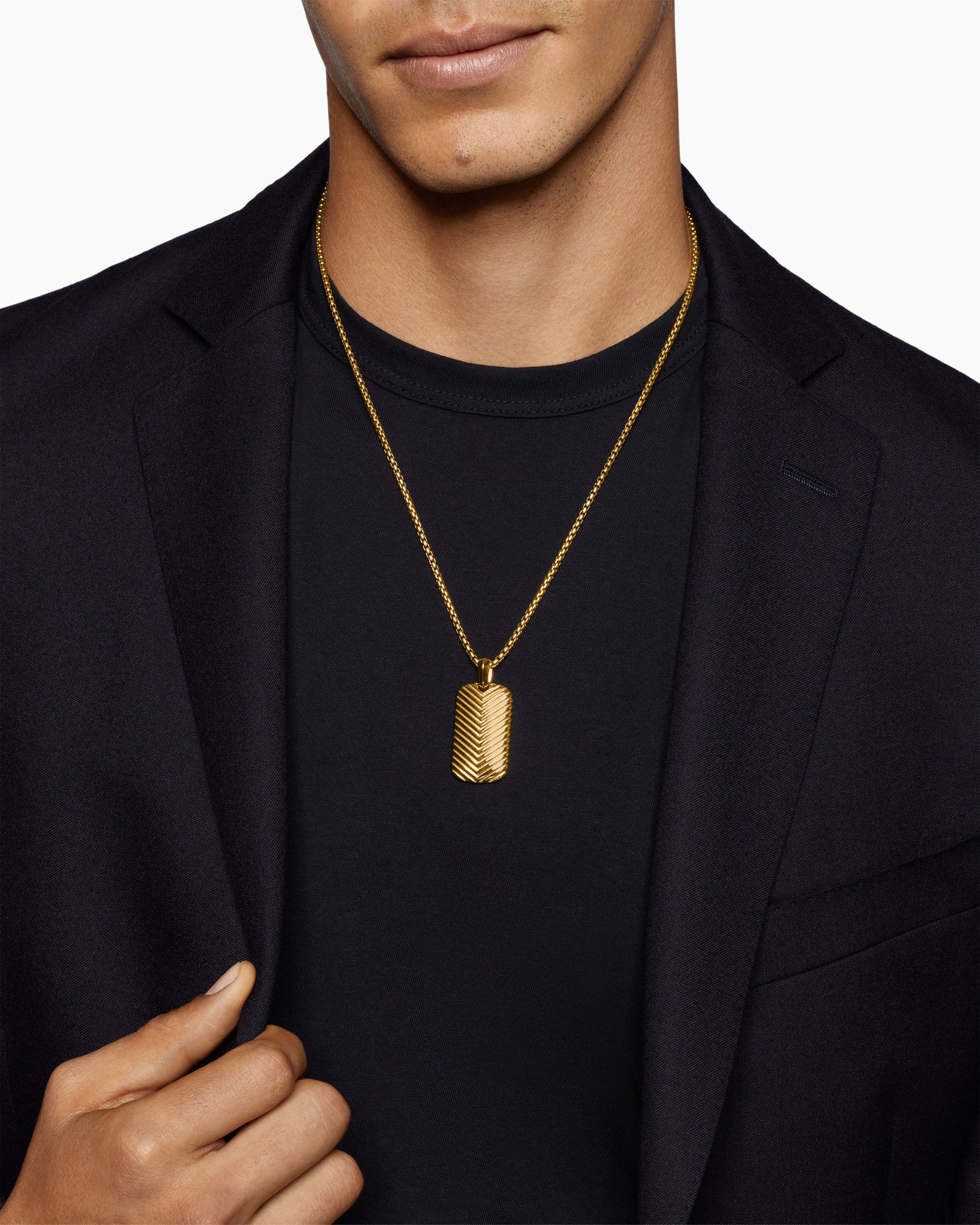 Chevron Tag in 18K Yellow Gold, 34mm - Image 2
