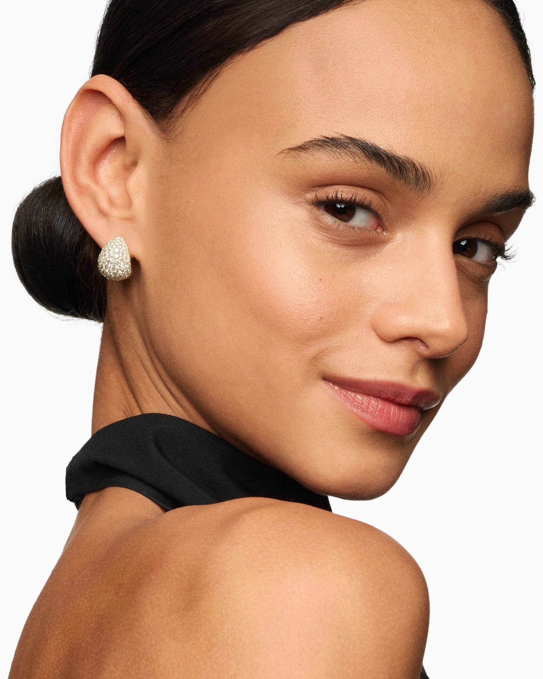 Alternative view of Pear Huggie Hoop Earrings in 18K Yellow Gold with Diamonds, 16mm