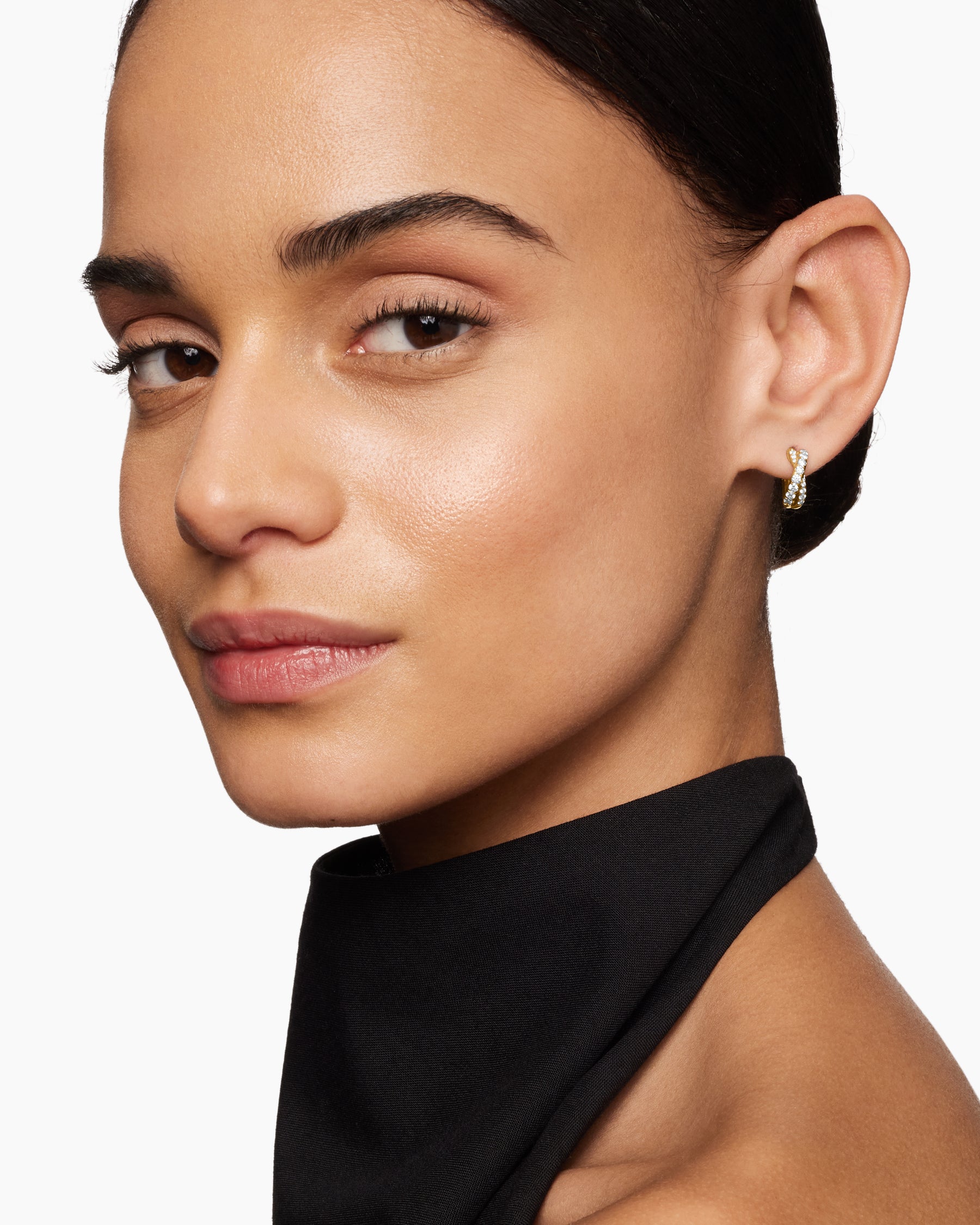 Pavé Crossover Hoop Earrings in 18K Yellow Gold with Diamonds, 12mm - Image 2