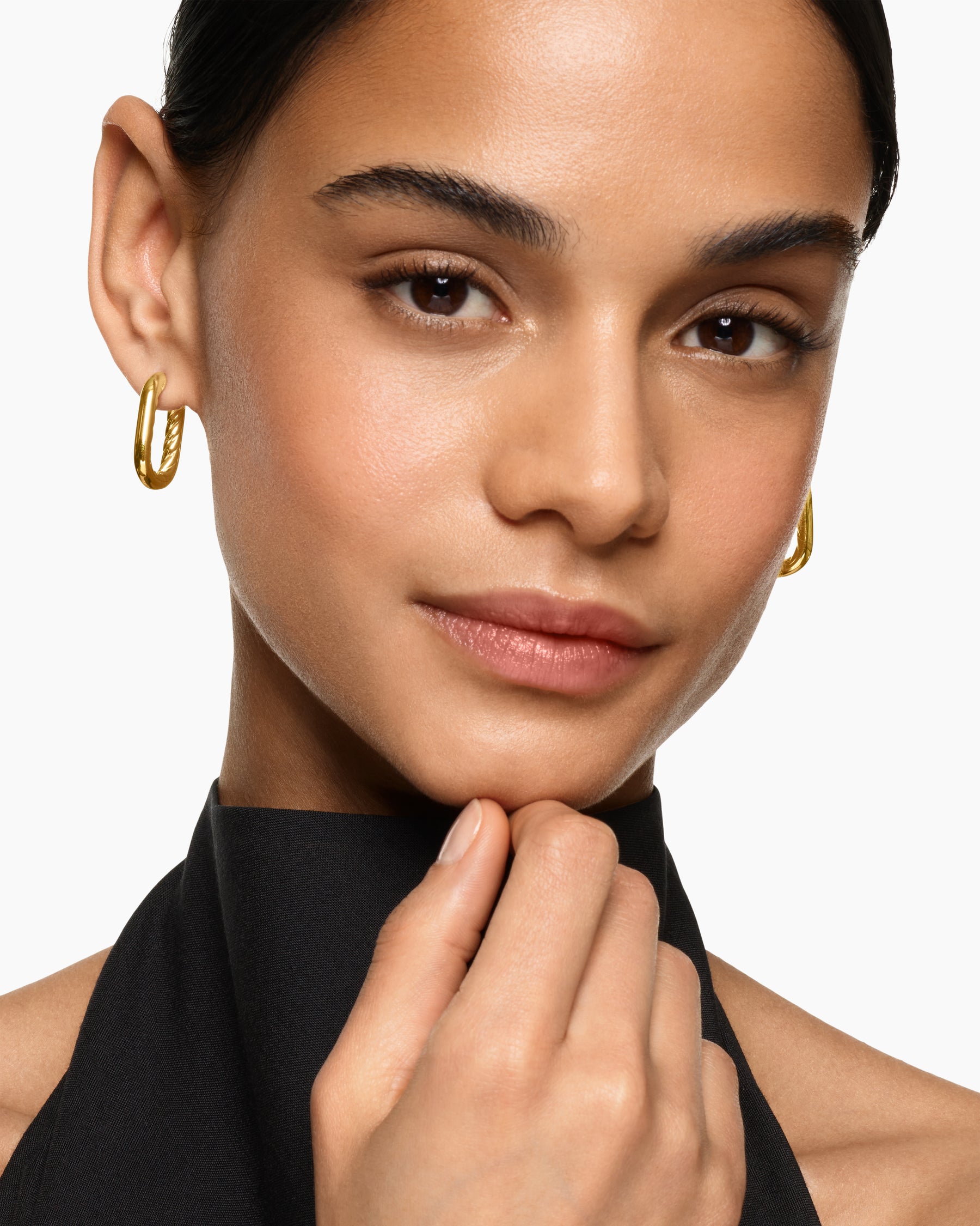 DY Madison Smooth Hoop Earrings in 18K Yellow Gold, 24.3mm - Image 2