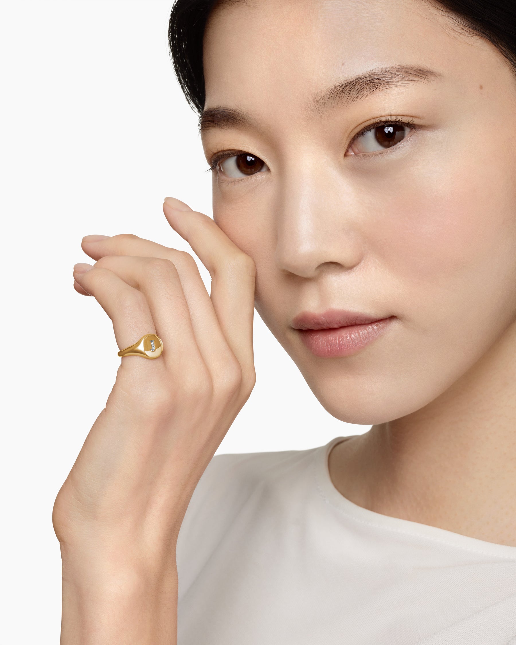 DY Initial Pinky Ring in 18K Yellow Gold with Diamond J, 9.8mm - Image 7