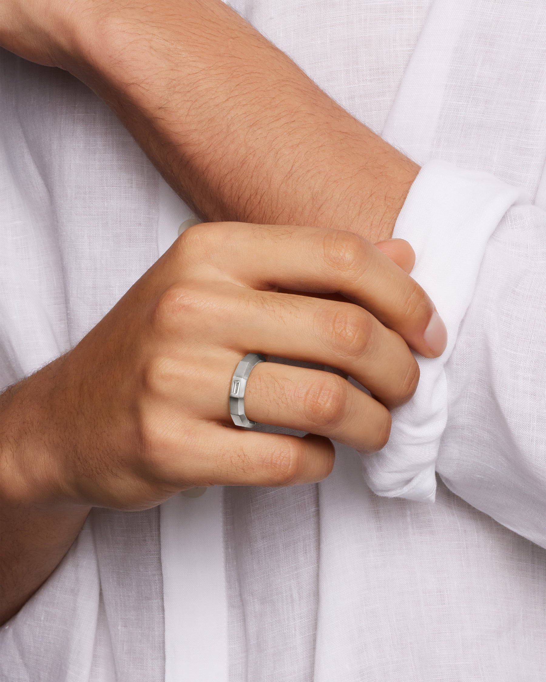 Faceted Band Ring in 18K White Gold with Center Diamond, 6mm - Image 8