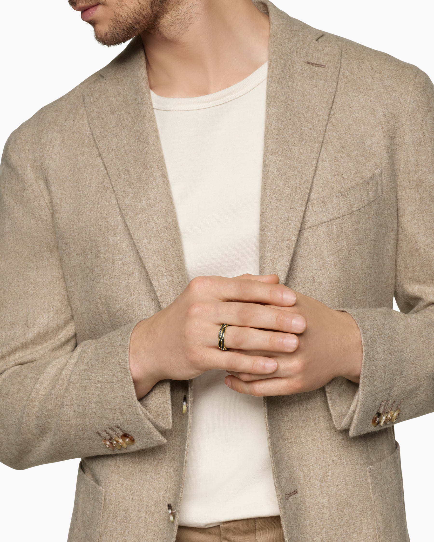 DY Helios Band Ring in 18K Yellow Gold with Forged Carbon, 6mm - Image 2